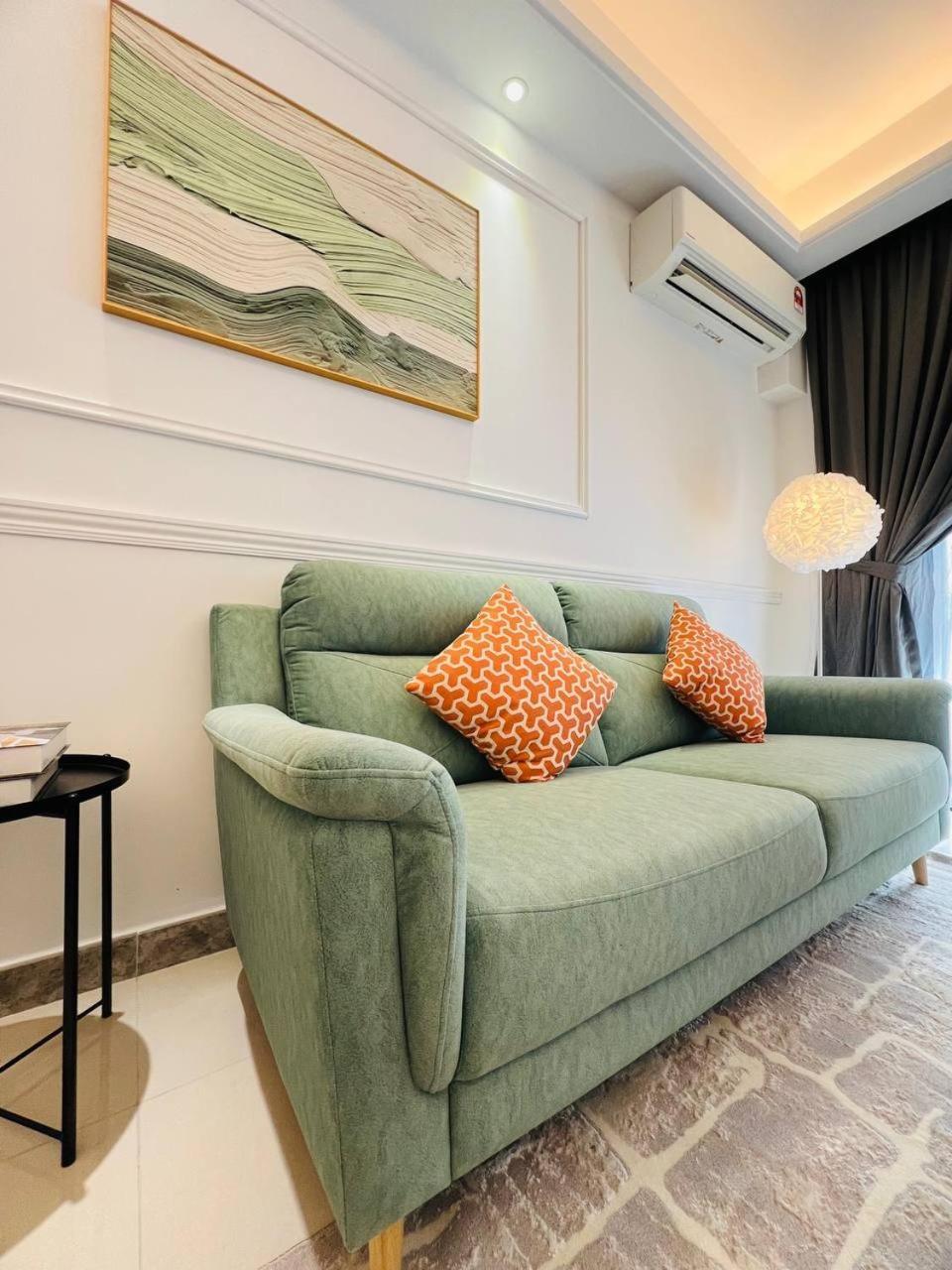 R&f Seine Region At Anju Pangsapuri Johor Bahru