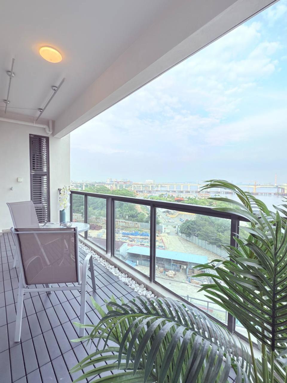 R&f Seine Region At Anju Apartment